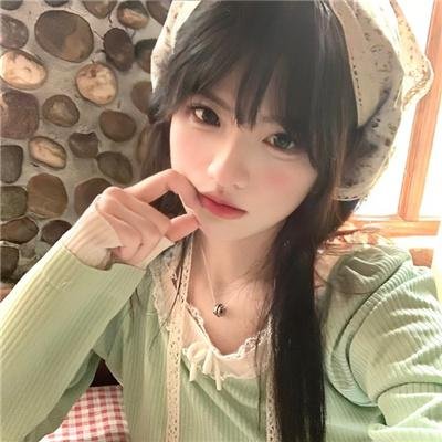 小姑娘艾萝依 在线观看
